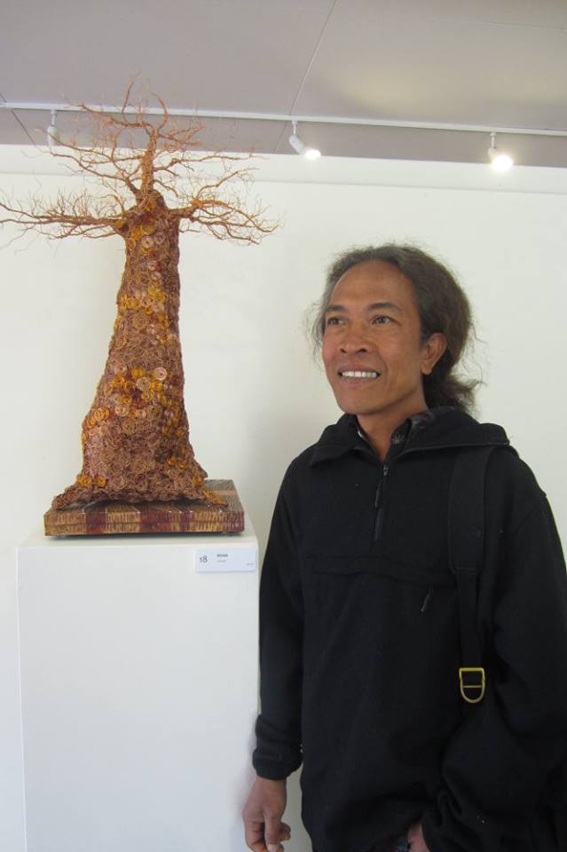 selfie with boag sculpture